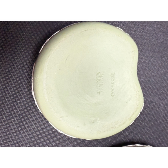 Wedgwood Vintage Green Jasperware Trinket Jewelry Box Keepsake Collectible - Picture 6 of 7